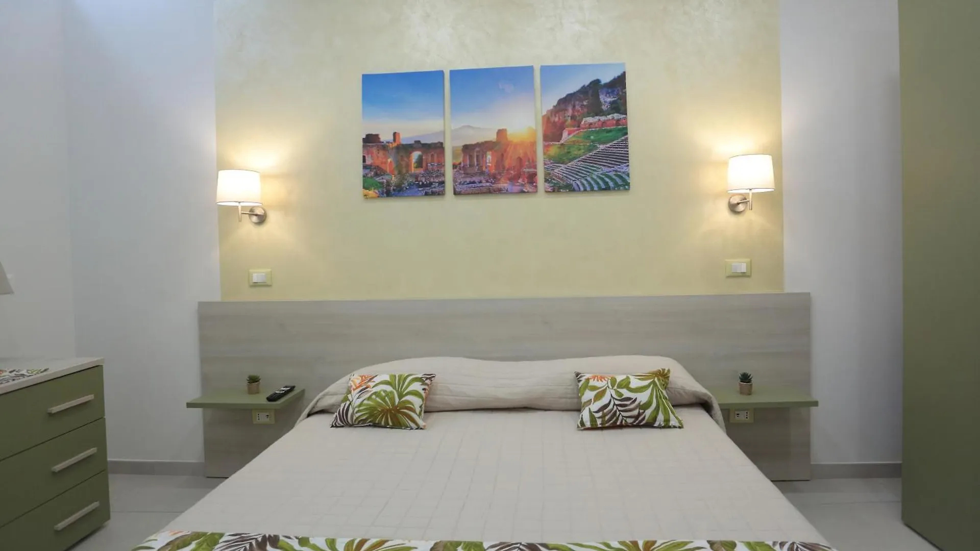 Kris Luxury Apartments Giardini Naxos Italy